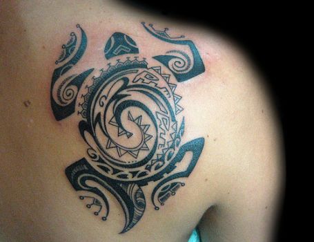 Черепахи на татуировках в стилях маори, полинезия